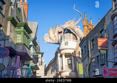 Gringotts feuerspeiende Drachen, der Winkelgasse, Zauberwelt von Harry Potter, Universal Studios Resort, Orlando, Florida, USA Stockfoto