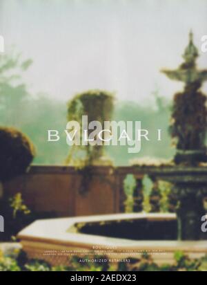 Plakat werbung BVLGARI Fashion House mit Kirsten Dunst in Papier Magazin von 2012 Jahr, Werbung, kreative Bulgari Werbung ab 2010 s Stockfoto