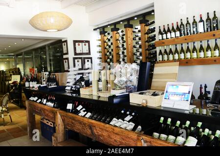 Wackelige Brücke Weingut shop in Franschhoek, Südafrika. Stockfoto