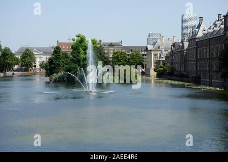 Die hofvijver (Teich) und Binnenhof (Innenhof), Den Haag (Den Haag), Zeeland (Holland), Niederlande Stockfoto