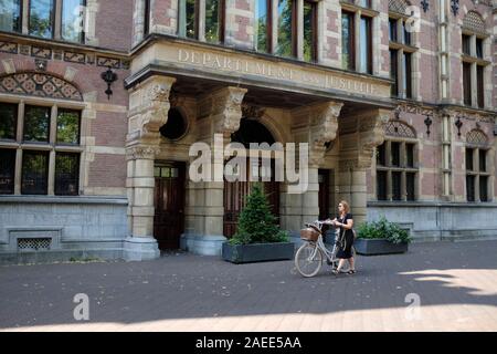 Department van Justitiie - Gebäude des Justizministeriums, den Haag, Niederlande. Stockfoto