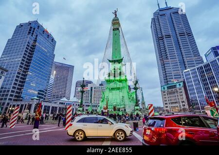 Die Indiana State Soldaten und Matrosen Monument ist ein neoklassizistisches Denkmal auf Monument Circle, ein Rundschreiben, gepflasterten Straße, die Mich schneidet gebaut Stockfoto