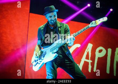 Torino, Italien. 08 Dez, 2019. TURIN, Italien - 08 Dezember: Stefano Forcella von Modà führt an Pala Alpitour am 08 Dezember, 2019 in Turin, Italien. (Foto von Alessandro Bosio/Pacific Press) Quelle: Pacific Press Agency/Alamy leben Nachrichten Stockfoto