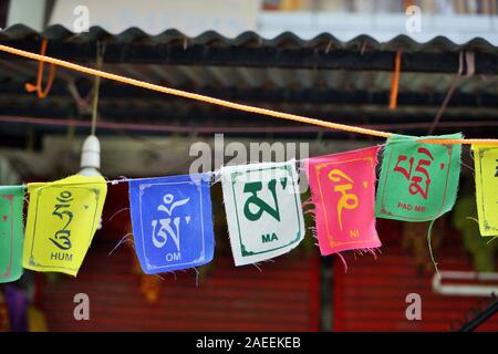 Om Mani Padme Hum, buddhistischen Sanskrit Mantras Banner, Manali, Himachal Pradesh, Indien, Asien Stockfoto