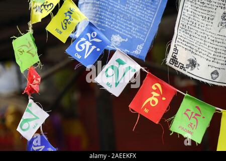 Om Mani Padme Hum, buddhistischen Sanskrit Mantras Banner, Manali, Himachal Pradesh, Indien, Asien Stockfoto