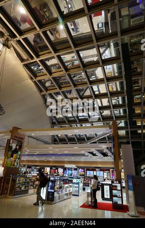 Metall Decke Dach, internationalen Flughafen Bangkok, Thailand, Asien Stockfoto