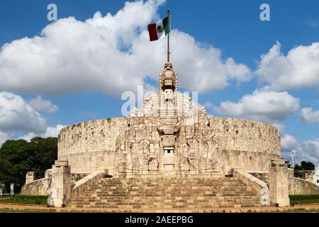Denkmal für das Vaterland (onumento a la Patria) befindet sich am Paseo de Montejo war von einem Bildhauer Romulo Rozo 1956, Merida, Yucatan, Mexiko. Stockfoto