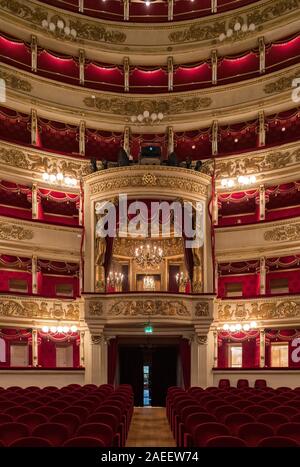 Weltberühmte Mailänder Scala (Teatro alla Scala, 1778) - eine Oper in Mailand. Stockfoto