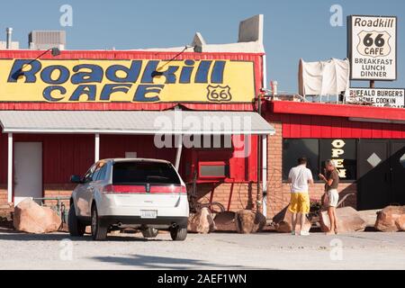 SELIGMAN, ARIZONA - OKTOBER 8, 2009: Der Roadkill Cafe ein uriges Restaurant entlang der Route 66 am 8. Oktober 2009 in Seligman, Arizona. Stockfoto