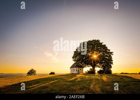 Kapelle auf einem Hügel in Oberpfalz, Bayern Stockfoto