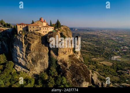 Luftaufnahme aus dem Kloster der St. Stephen oben auf der Klippe in der Nähe von Meteora Kalampáka, Trikala, Griechenland Stockfoto