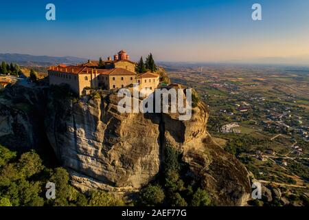 Luftaufnahme aus dem Kloster der St. Stephen oben auf der Klippe in der Nähe von Meteora Kalampáka, Trikala, Griechenland Stockfoto
