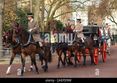 Pferde und den Wagen auf der Mall für den NATO-Gipfel in London, Dezember 2020 Stockfoto