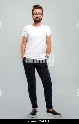 Stilvolle bärtigen Mann in Brillen Stockfoto
