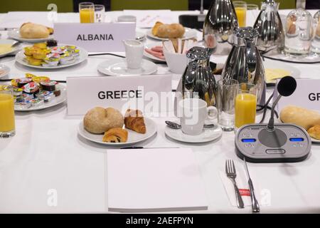 Brüssel, Belgien. 9. Dezember 2019. Miinisters für Auswärtige Angelegenheiten beim Start von einem Frühstück von der griechischen Delegation in Mazedonien und Albanien, vor einer EU-Rat für Auswärtige Angelegenheiten zu konzentrieren. Stockfoto