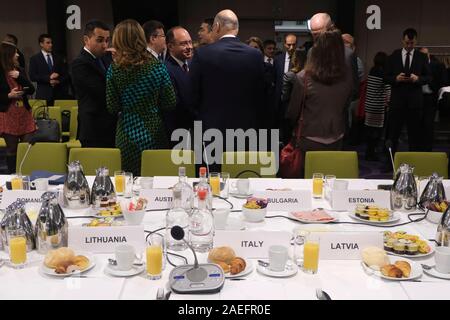 Brüssel, Belgien. 9. Dezember 2019. Miinisters für Auswärtige Angelegenheiten beim Start von einem Frühstück von der griechischen Delegation in Mazedonien und Albanien, vor einer EU-Rat für Auswärtige Angelegenheiten zu konzentrieren. Stockfoto