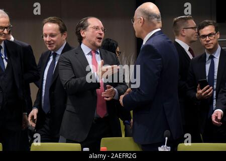 Brüssel, Belgien. 9. Dezember 2019. Der griechische Aussenminister Nikos Dendias am Anfang von einem Frühstück von der griechischen Delegation in Mazedonien und Albanien, vor einer EU-Rat für Auswärtige Angelegenheiten zu konzentrieren. Stockfoto