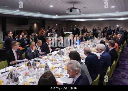 Brüssel, Belgien. 9. Dezember 2019. Miinisters für Auswärtige Angelegenheiten beim Start von einem Frühstück von der griechischen Delegation in Mazedonien und Albanien, vor einer EU-Rat für Auswärtige Angelegenheiten zu konzentrieren. Stockfoto