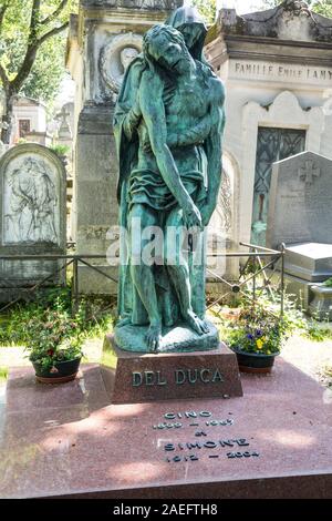 PERE Lachaise Friedhof, berühmten GRÄBER, PARIS Stockfoto