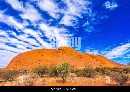 Einzigartige Wolkenformationen über die Olgas, wie Kata Tjuta im Outback Australien bekannt Stockfoto