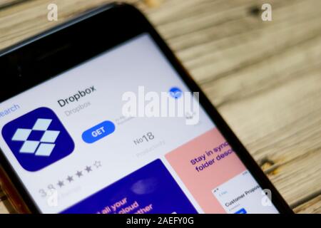 Los Angeles, USA - 10. März 2020: Nahaufnahme des Telefonbildschirms mit Dropbox-App-Symbol, Illustrative Editorial Stockfoto