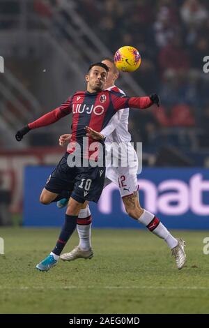 Nicola Sansone (Bologna) Andrea Conti (Mailand) während Erie der Italienischen eine "Übereinstimmung zwischen Bologna 2-3 Mailand für Renato Dall Ara Stadium am 08 Dezember, 2019 in Bologna, Italien. Credit: Maurizio Borsari/LBA/Alamy leben Nachrichten Stockfoto