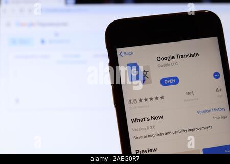 Los Angeles, Kalifornien, USA - 26. November 2019: Google Translate Symbol auf dem Telefondisplay mit Logo auf unscharfen Hintergrund, Illustrative Editorial. Stockfoto