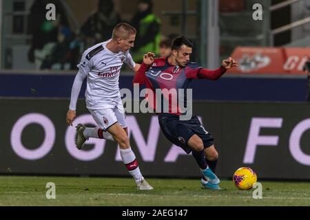 Nicola Sansone (Bologna) Andrea Conti (Mailand) während Erie der Italienischen eine "Übereinstimmung zwischen Bologna 2-3 Mailand für Renato Dall Ara Stadium am 08 Dezember, 2019 in Bologna, Italien. (Foto von Maurizio Borsari/LBA) Stockfoto