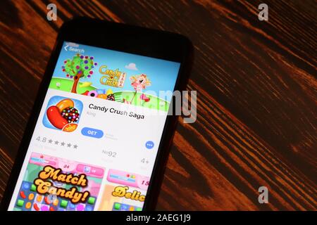 Los Angeles, Kalifornien, USA - 26. November 2019: Candy Crush Saga App Store Seite schließen bis auf Desk Top Aussicht, Illustrative Editorial. Stockfoto