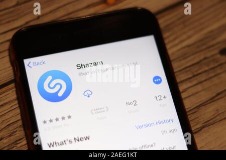 Los Angeles, Kalifornien, USA - 26. November 2019: Shazam App Store Seite schließen bis auf Desk Top Aussicht, Illustrative Editorial. Stockfoto