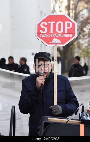 Berlin, Deutschland. 12 Sep, 2019. Demonstranten in die Hochzeit Bereich Berlin protest Immobilien Spekulation und Mieten, Wanderungen vor dem mieten Gap in Kraft tritt. Dieser Protest war für Gerald, der hatte seine Wohnung renoviert und ohne seine Zustimmung erhöht. Credit: Sean Smuda/ZUMA Draht/Alamy leben Nachrichten Stockfoto