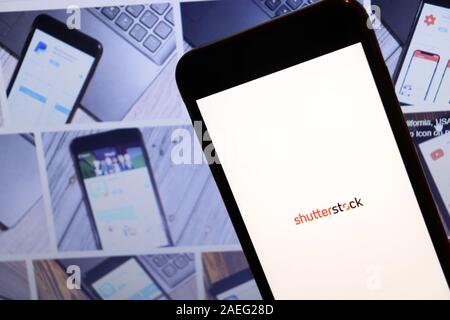 Los Angeles, Kalifornien, USA - 4. Dezember 2019: Shutterstock Logo auf dem Bildschirm "Telefon" mit Website auf Laptop, Illustrative Editorial. Stockfoto