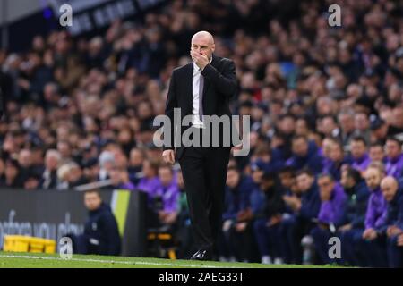 Manager von Burnley, Sean Dyche sieht in der ersten Hälfte - Tottenham Hotspur v Burnley, Premier League, Tottenham Hotspur Stadion, London, UK - 7. Dezember 2019 Editorial nur verwenden - DataCo Einschränkungen Stockfoto