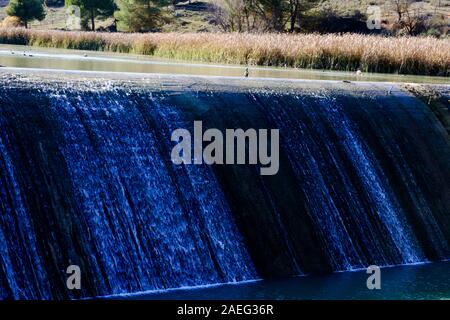 Ein Spaziergang durch die Schlucht des Rio Alhama von Alhama de Granada in Andalusien, Spanien Stockfoto