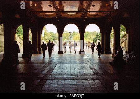 Die Fußgängerunterführung in Bethesda Terrasse, Central Park, New York City. Stockfoto