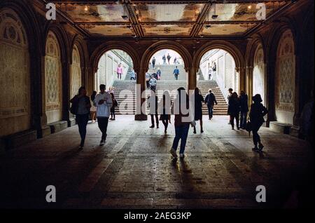 Die Fußgängerunterführung in Bethesda Terrasse, Central Park, New York City. Stockfoto