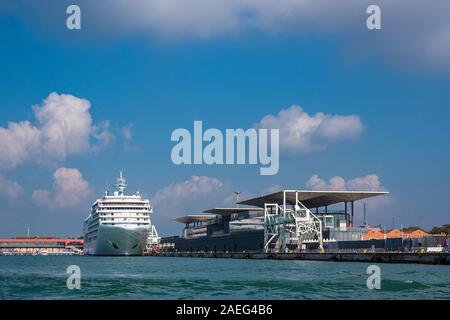 Blick auf den Cruiser Hafen in Venedig, Italien. Stockfoto