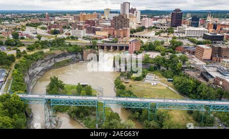 Pont de Rennes Brücke, hohe Wasserfälle, Genesee River, Rochester, NY, USA Stockfoto