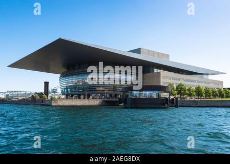 Oper Kopenhagen, Blick auf die Oper Gebäude von Henning Larsen auf Holmen Insel, Zentrum von Kopenhagen, Dänemark. Stockfoto