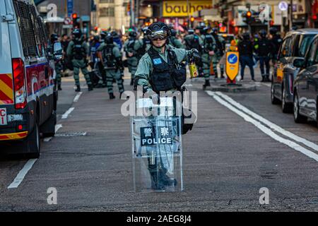 Am 8. Dezember 2019, Organisatoren eines pro-demokratischen März sagen über 800.000 auf den Straßen von Hong Kong gefüllt, als die Proteste gegen die Regierung die sechs Treffer - Monat Meilenstein. Obwohl stand-offs mit der Polizei angespannt wurde, es nie zu den Grad Hongkong vor kurzem gesehen hat, eskaliert. (Foto von Michael Nigro/Pacific Press) Stockfoto