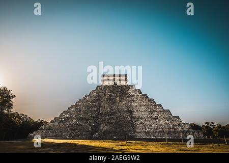 Chichen Itza war ein großer präkolumbischen Stadt durch die Maya Menschen gebaut. Die archäologische Stätte ist in Yucatán, Mexiko Stockfoto