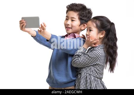 Glückliche Kinder unter selfie Stockfoto