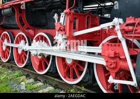 BOLOGOYE, Russland - August 8, 2019: Denkmal für die Dampflok L-3864 am Bahnhof installiert. Tver Gebiet, Russland Stockfoto