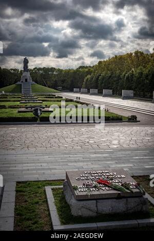 Die sowjetische Kriegsdenkmal und Friedhof im Treptower Park, Berlin, Deutschland Stockfoto