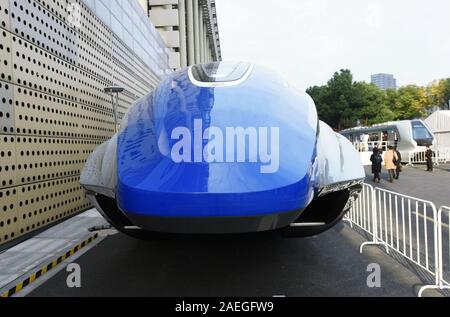 Die 600 km/h schnelle Magnetschwebebahn von Crrc wird auf dem Display während einer Ausstellung in Hangzhou City, East China Zhejiang Provinz am 6. Dezember, 2019. Stockfoto