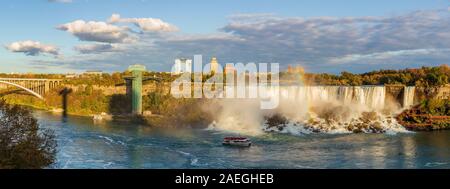 Niagara Falls ist eine Gruppe von drei Wasserfällen am südlichen Ende der Niagara Schlucht, zwischen der kanadischen Provinz Ontario und dem US-Bundesstaat New Yo Stockfoto