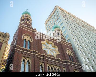 Unbefleckte Empfängnis Kirche in der Nähe in einem modernen Gebäude in New Orleans, Louisiana Stockfoto