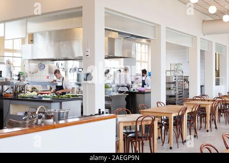 Innenbereich des Restaurants Scheepskameel, Amsterdam, Niederlande Stockfoto