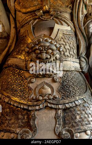 April 22, 2019: Detail eines der hölzernen Wächter an der Todai-ji-Tempel. Nara, Japan Stockfoto