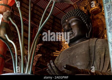 April 22, 2019: Die große Statue des Buddha auf Todaiji Tempel. Nara, Japan Stockfoto